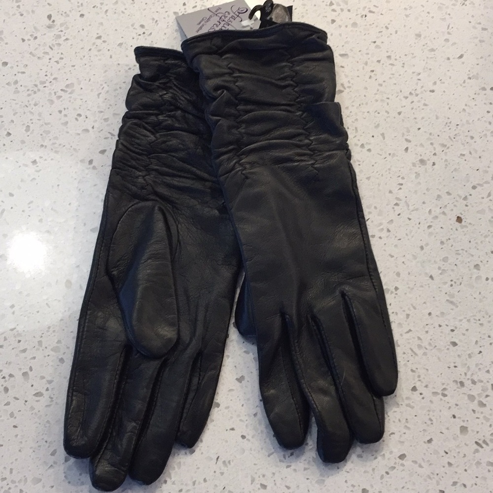 Leather gloves